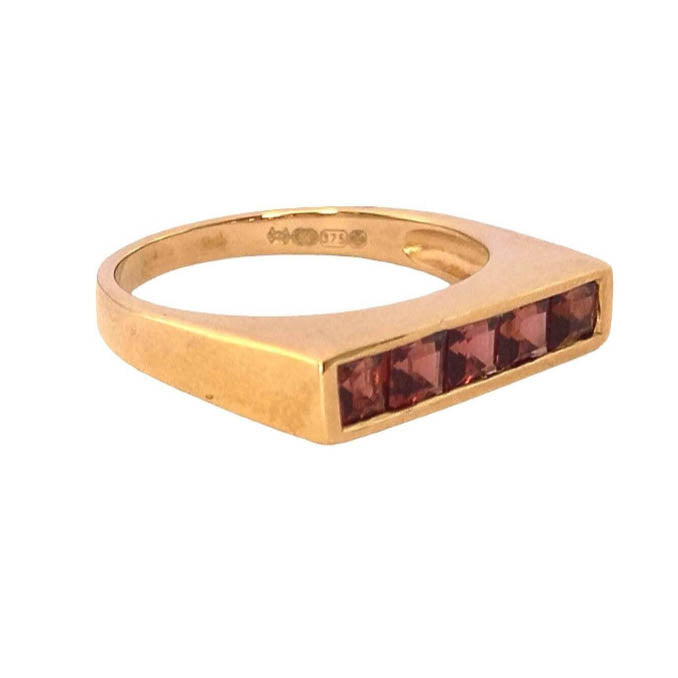 Pre-owned 9ct Gold Garnet Ring
